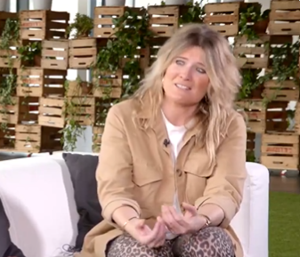 Oihane Mateos durante una entrevista hablando de la importancia de las redes sociales