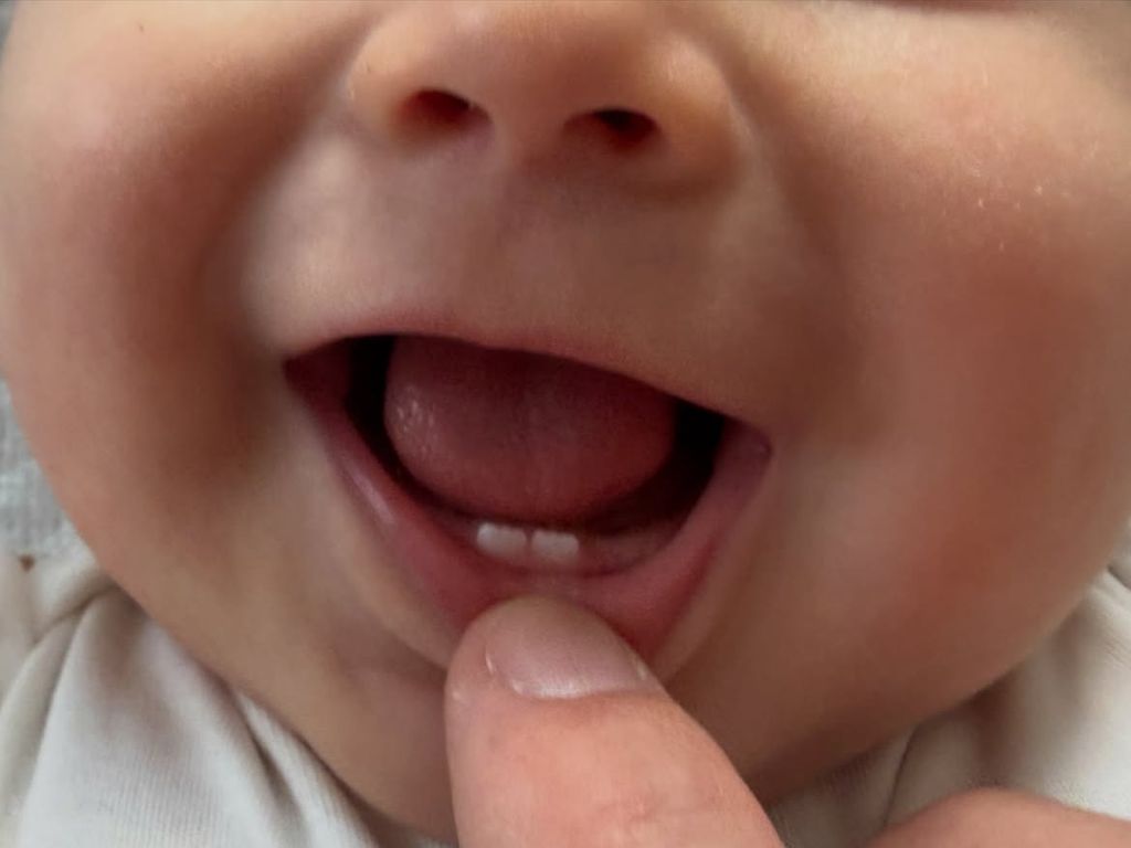 Dante, el bebé de Úrsula Corberó y Chino Darín, ya tiene dos dientes