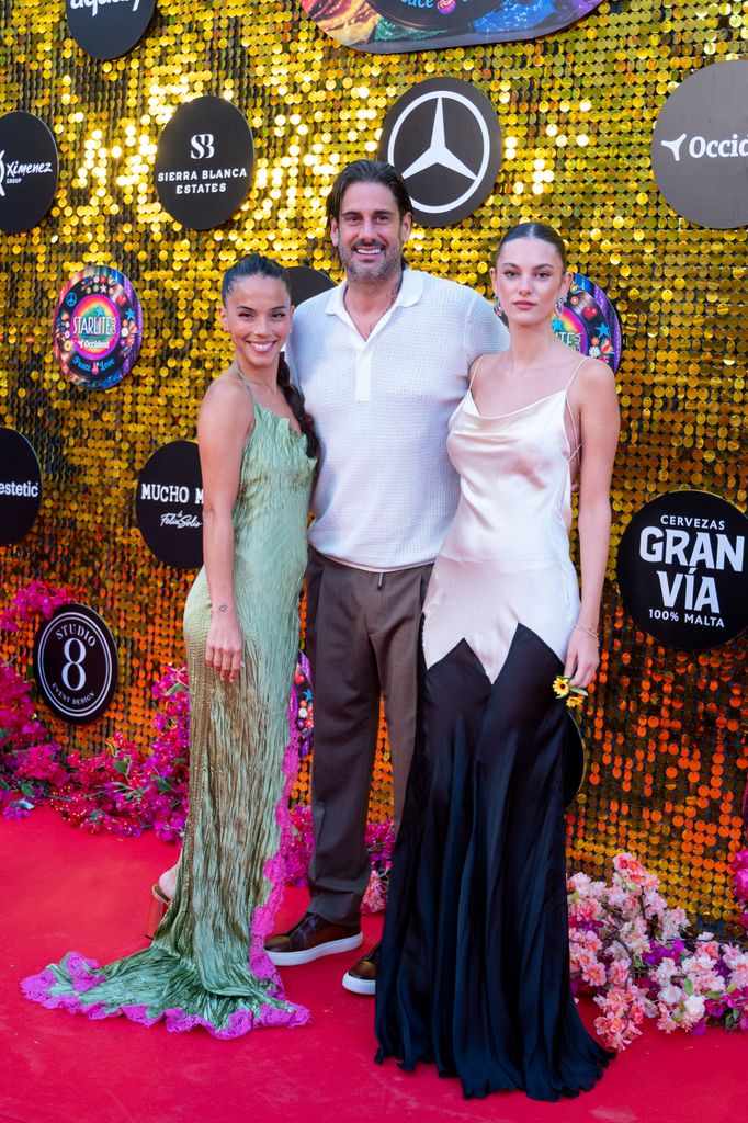 Julia Nakamatsu, Melendi y Carlota Melendi durante la Gala Starlite Occident, a 9 de agosto de 2026, en Marbella