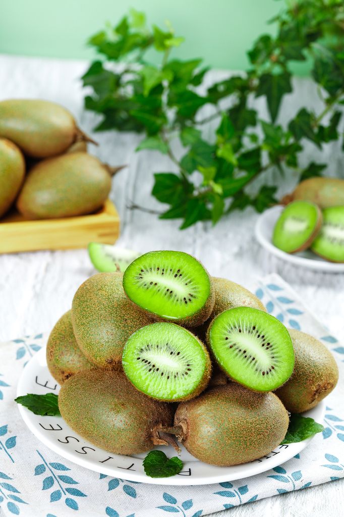 Plato de kiwis
