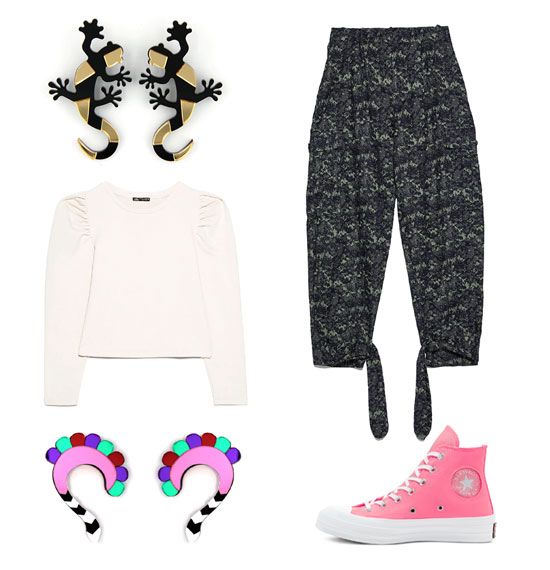 Pendientes, sudadera y pantalón de Zara y Converse
