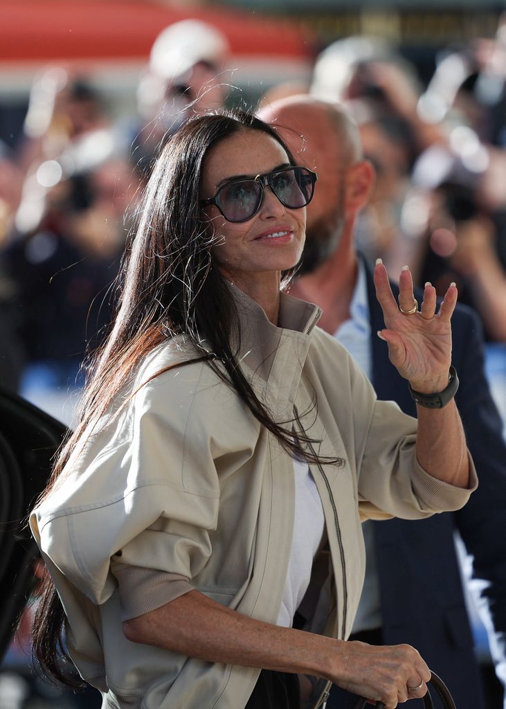 La chamarra rompevientos también es un favorito del 2026 entre los amantes de la moda. 