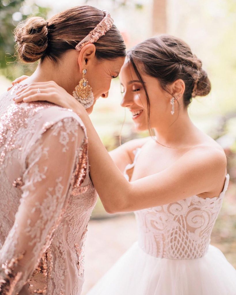 Marlene junto a su hija Evaluna, el día de su boda con el cantante Camilo.