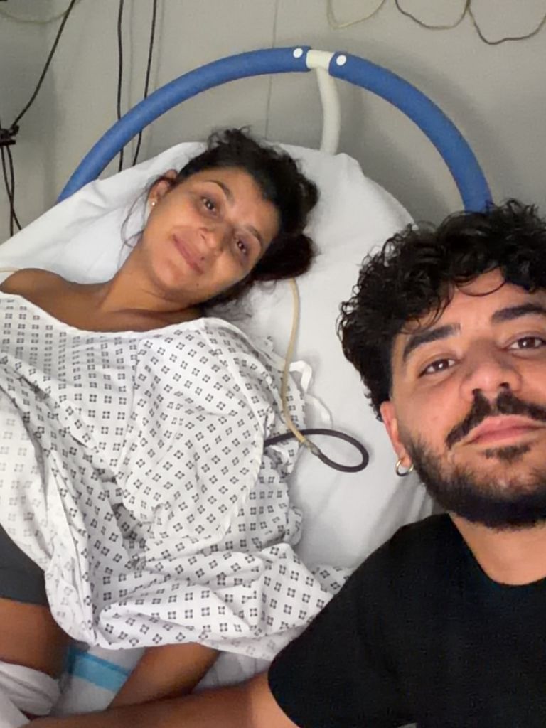 Aguasantas Vilches y Juan José Peña en el hospital antes de convertirse en padres