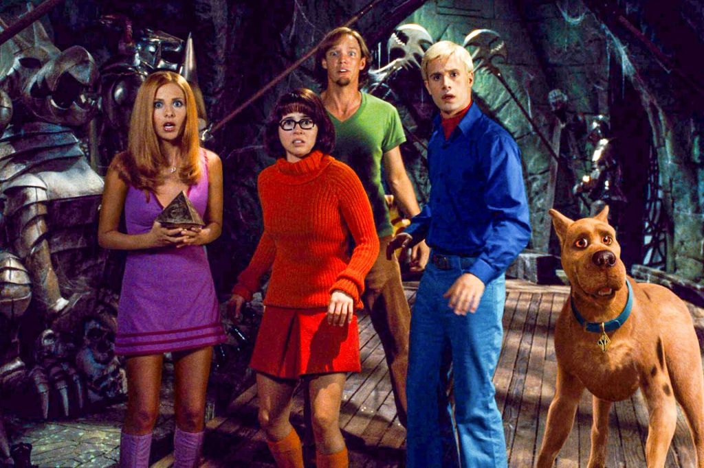 Las versiones cinematográficas de 2002 y 2004 estuvieron protagonizadas por Freddie Prinze Jr, Sarah Michelle Gellar, Linda Cardellini y Matthew Lillard