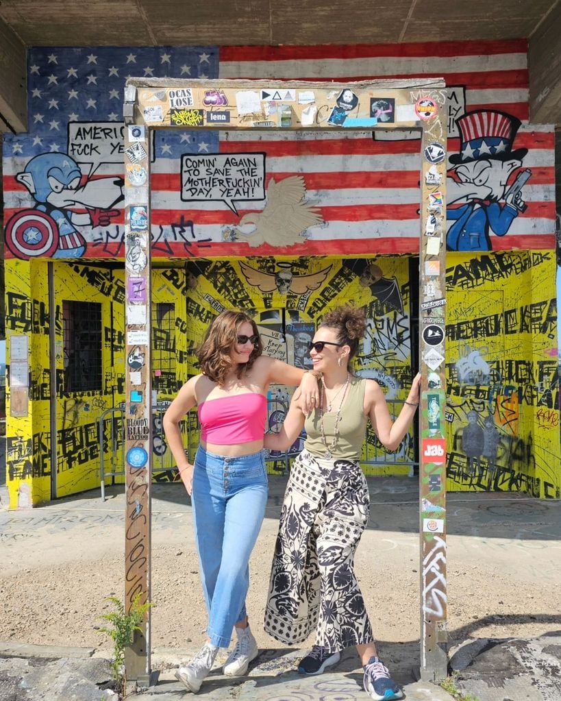 Daniela Bueno y su hija, Maya Berry Spear