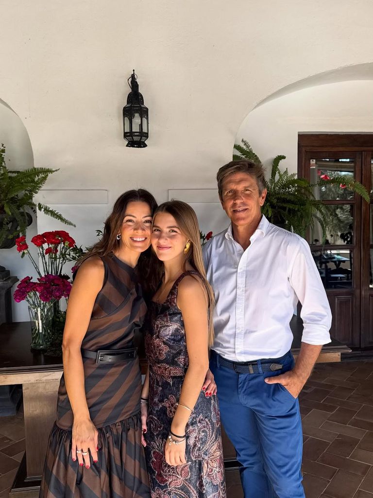 Virginia Troconis y Manuel Díaz 'El Cordobés' con su hija Triana