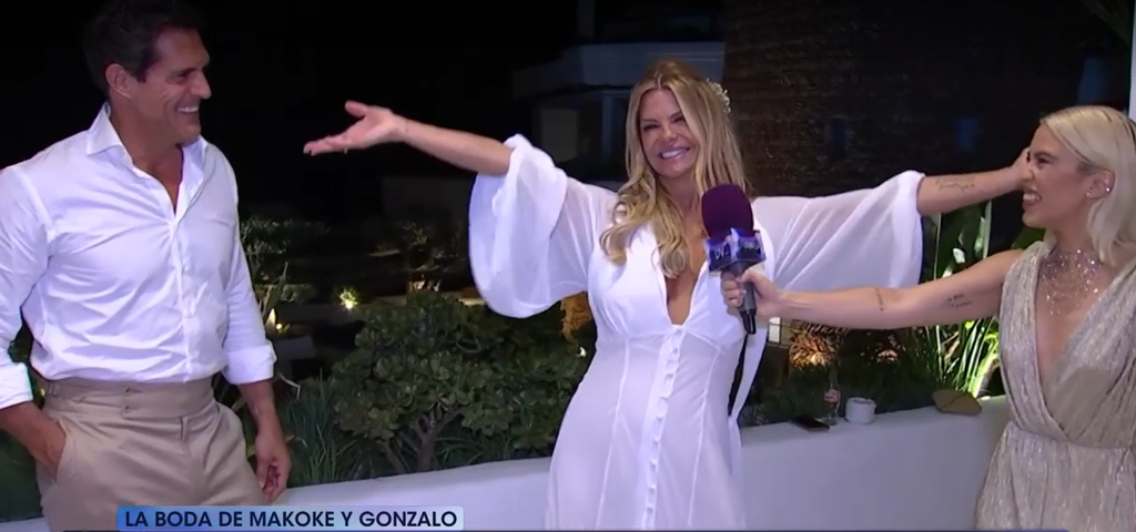 Makoke mostrando el segundo vestido, de Juan Vidal