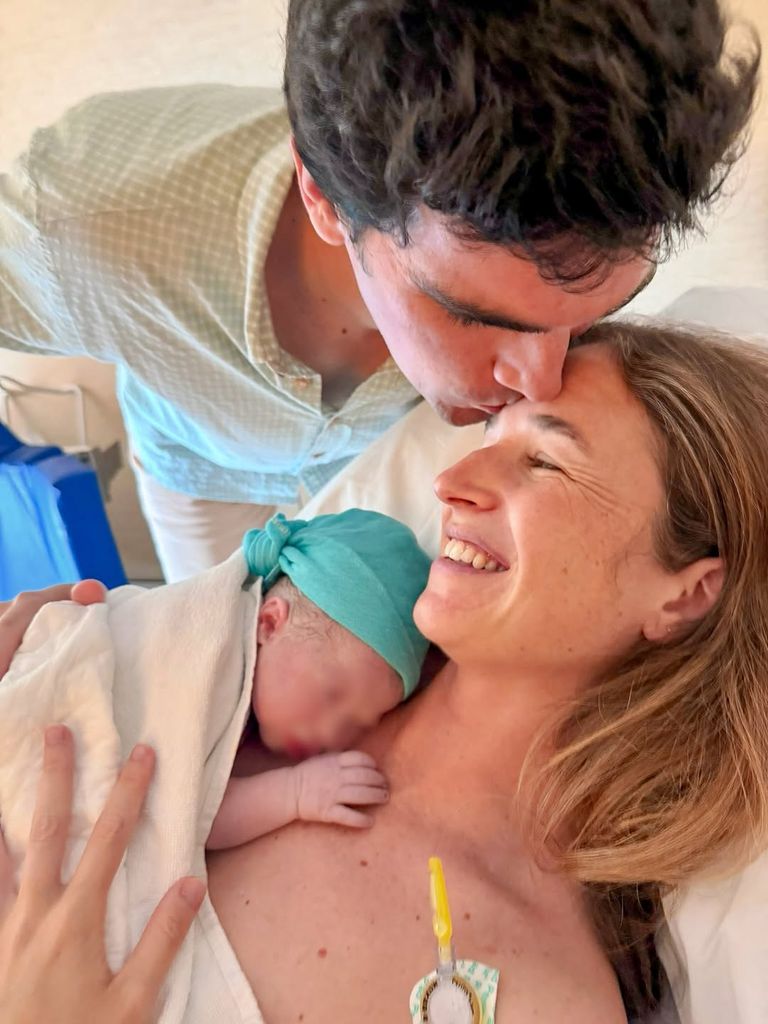 Alejandra Corsini junto a su marido y su hija Almudena.