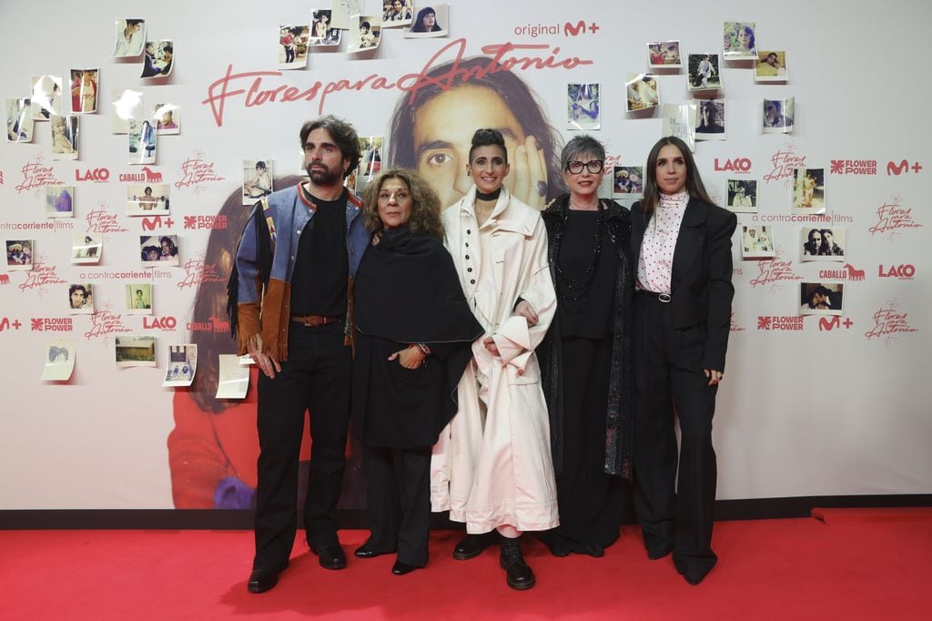 La familia Flores en la premiere del documental Flores para Antonio, en Madrid