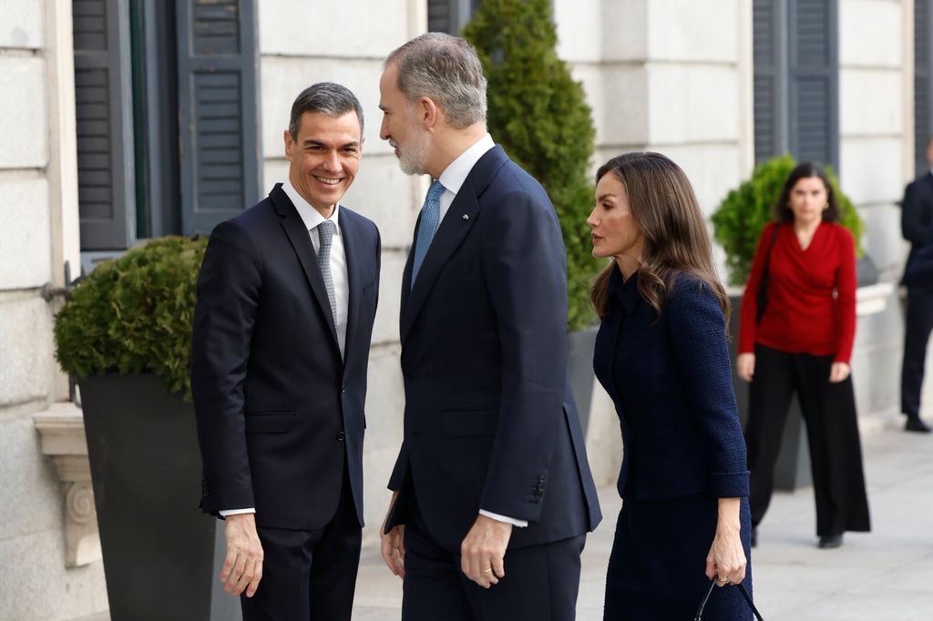 Los Reyes junto al presidente del Gobierno en el acto por la Constitución