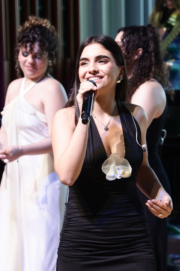 Irenda Arano Díaz, estudiante de la Frost School of Music, interpreta durante la Ceremonia de Becas de la Fundación Cultural Latin GRAMMY en el Knight Center for Music Innovation en la Frost School of Music de la Universidad de Miami el 13 de agosto de 2025.