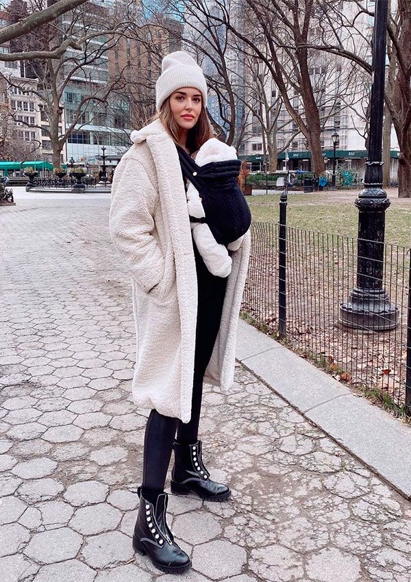Clara Alonso hace twinning con su bebé en una chaqueta de borreguito