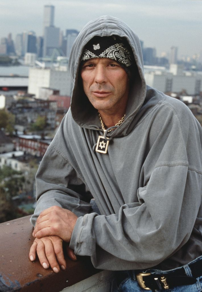 La apoteósica entrada de un irreconocible Mickey Rourke en el Gran Hermano británico