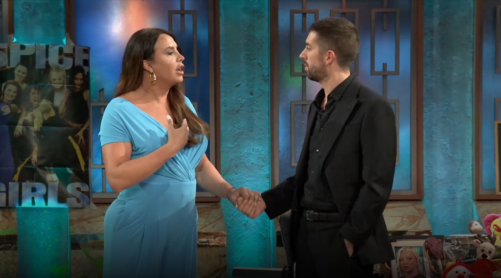 Karla Sofía Gascón y David Broncano en La Revuelta