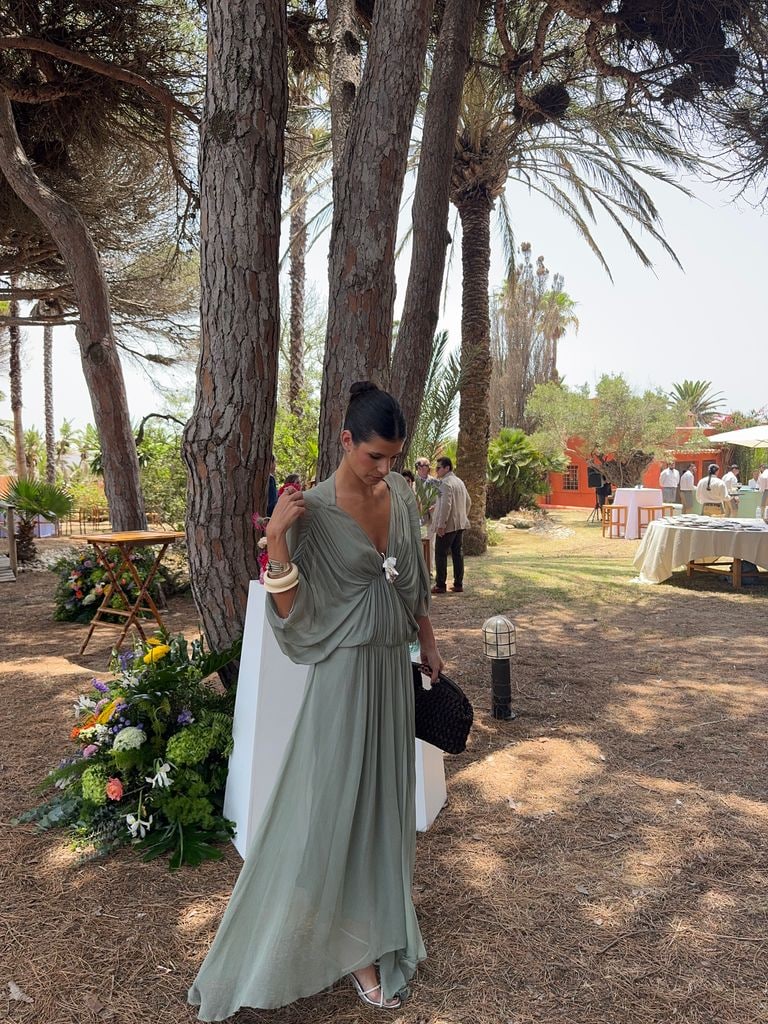 invitada anónima con vestido de Zara