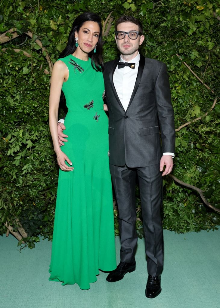 Huma Abedin y Alex Soros se conocieron en una fiesta de cumpleaños en otoño de 2023. Lo que empezó como una conexión espontánea, pronto se transformó en una historia de amor consolidada