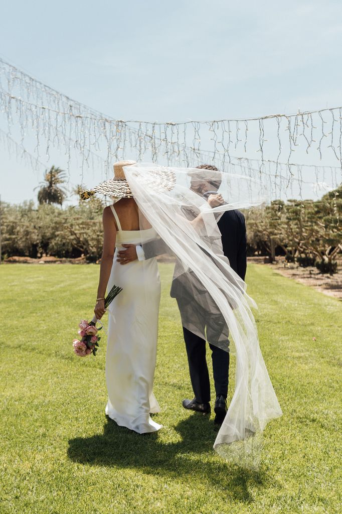 Novia con pamela y velo