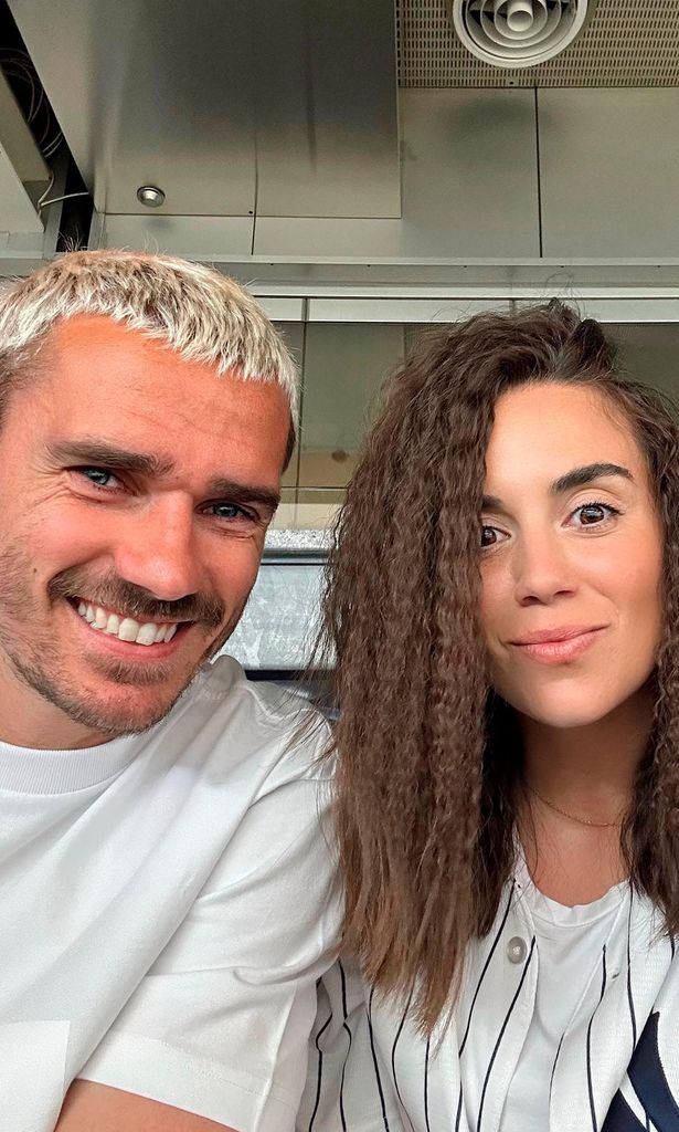 Antoine Griezmann y Erika Choperena.