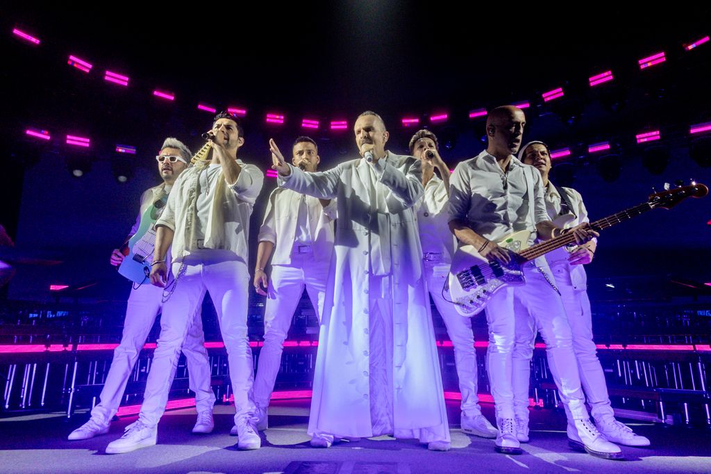 Miguel Bosé en su concierto en el estadio Movistar Arena, a 1 de junio de 2025, en Madrid 
