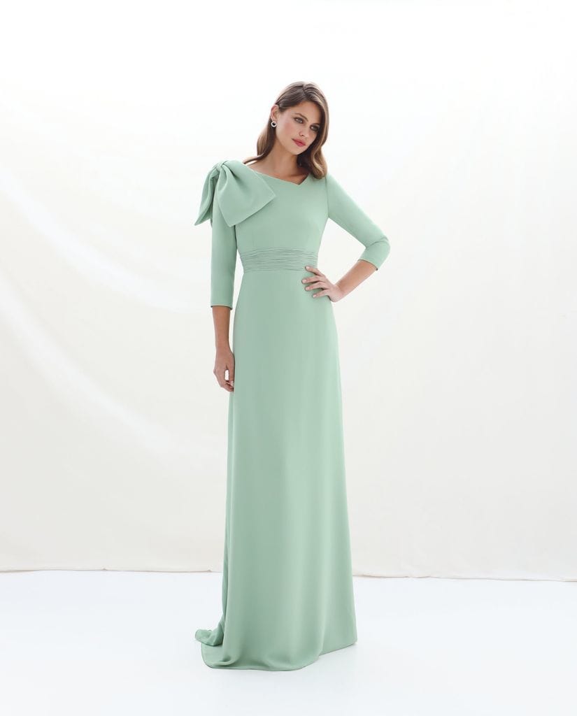 Vestido de Madrina Victoria realizado en crepé verde velado en gasa