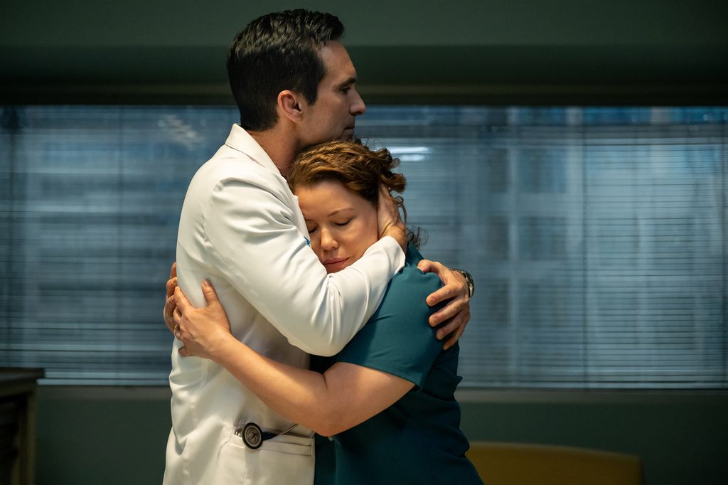 El resto del personal del Maguire tendrá que luchar con las repercusiones del romance de XAnder y Danny y con sus propios problemas profesionales y personales