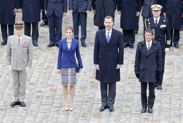 La visita de Estado de los Reyes se ha inciado con todos los honores previstos, aunque cuando han aterrizado les esperaba la trágica noticia
