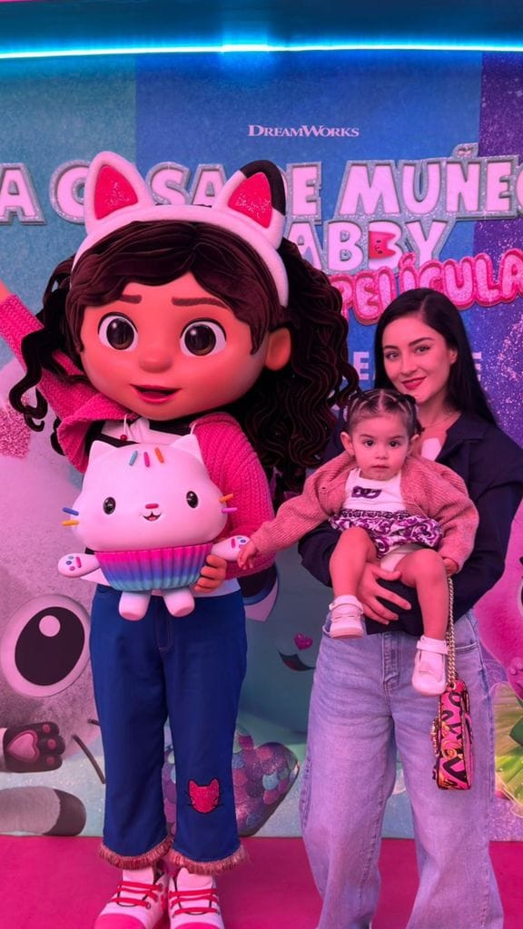 Tessa Derbez y Paola Dalay.