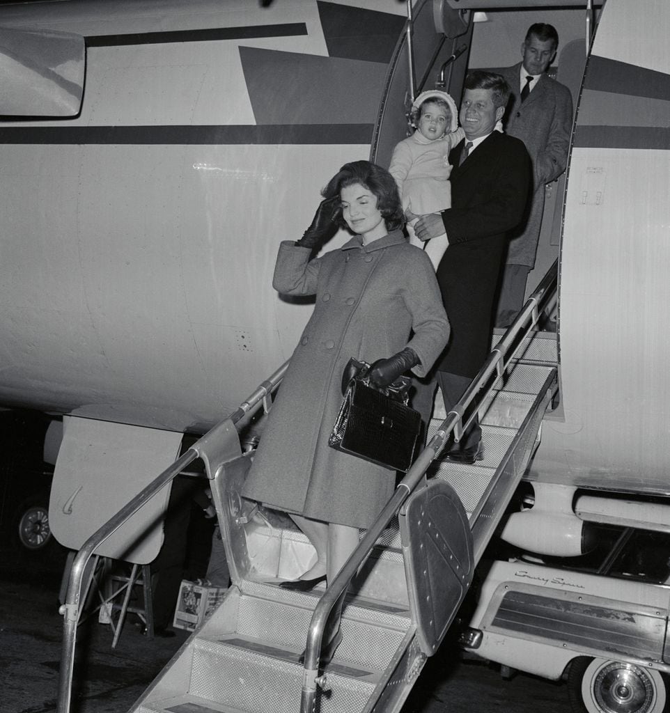 John F. Kennedy y Jacqueline Kennedy, junto a su hija Caroline
