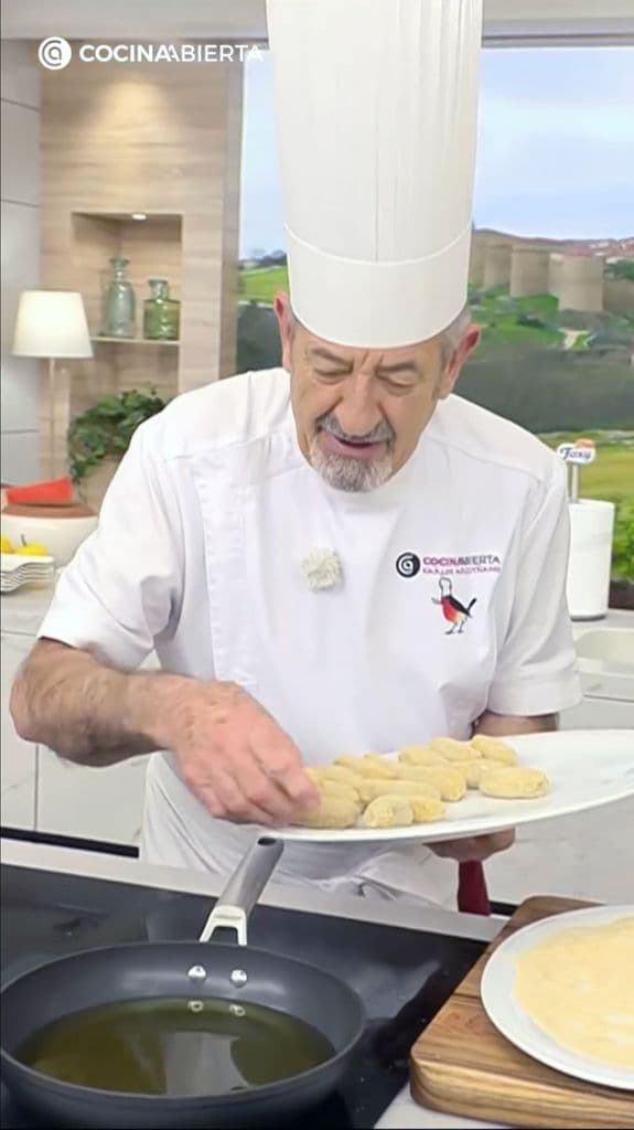 Karlos Arguiñano preparando croquetas en su programa Cocina Abierta