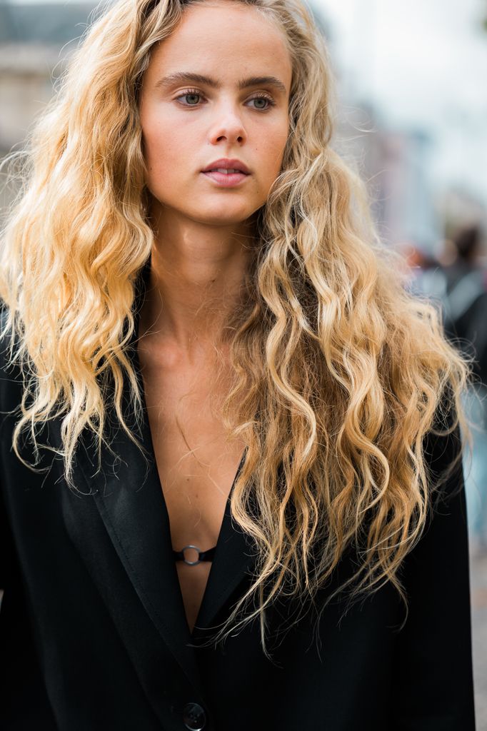 Olivia Vinten en la Semana de la Moda de París