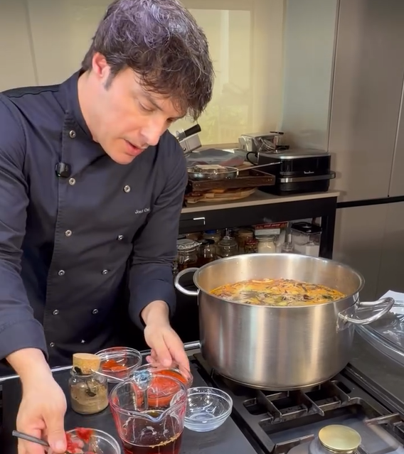 Este caldo es perfecto para hacer todo tipo de arroces y fideuás.