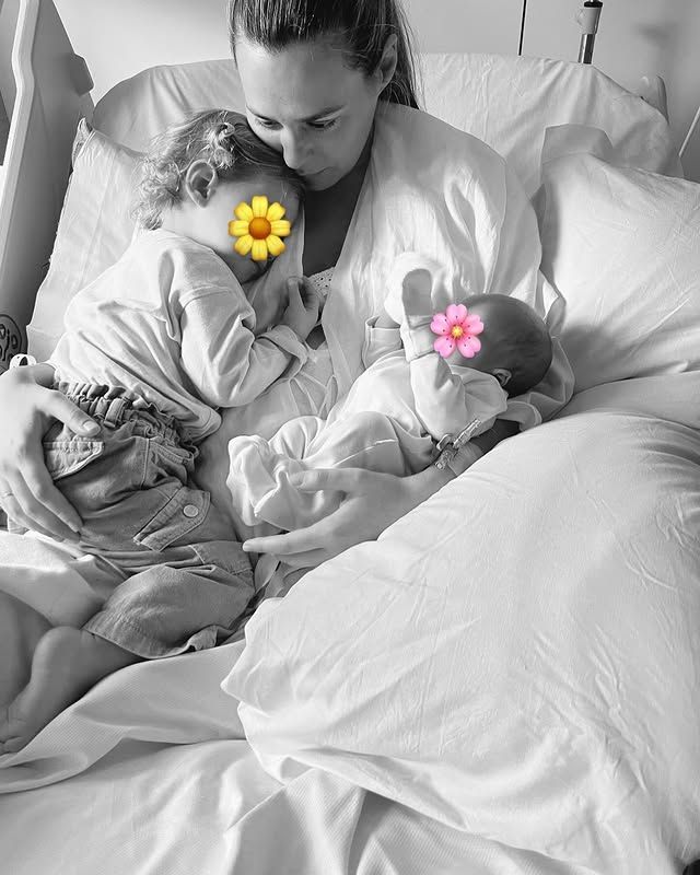 Claudia Osborne con sus hijas Micaela y Violeta