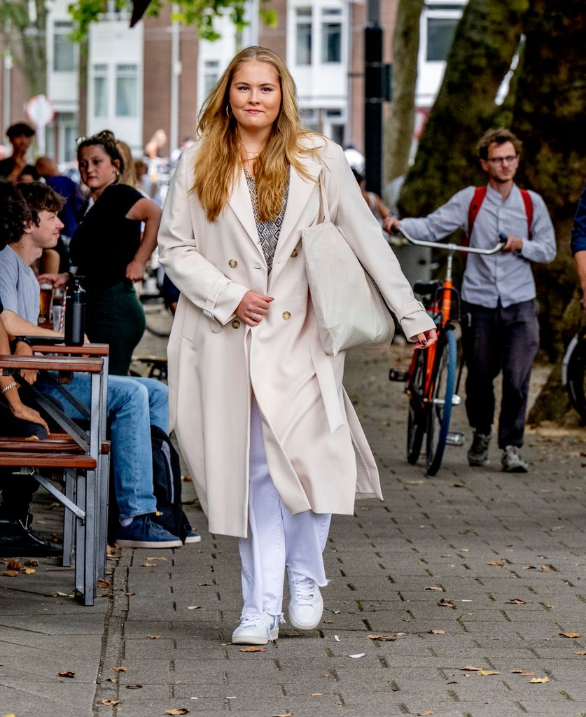 AMALIA DE HOLANDA PRIMER DIA UNIVERSIDAD 2022 / 2023