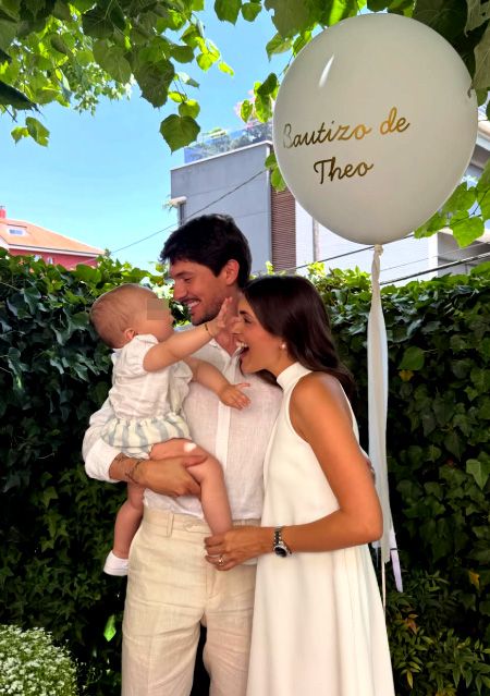 Carlos Right y Claudia Torregrosa bautizan a su hijo