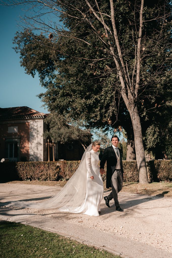 Novios con chaqué y el protocolo a seguir