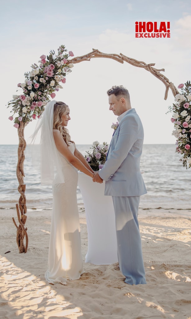 Foto: @lightswphotography / @markatalent | Vestido novia y traje de novio: Benito Santos