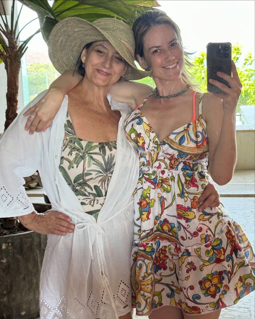 Altair Jarabo con su mamá, quien es originaria de Venezuela.