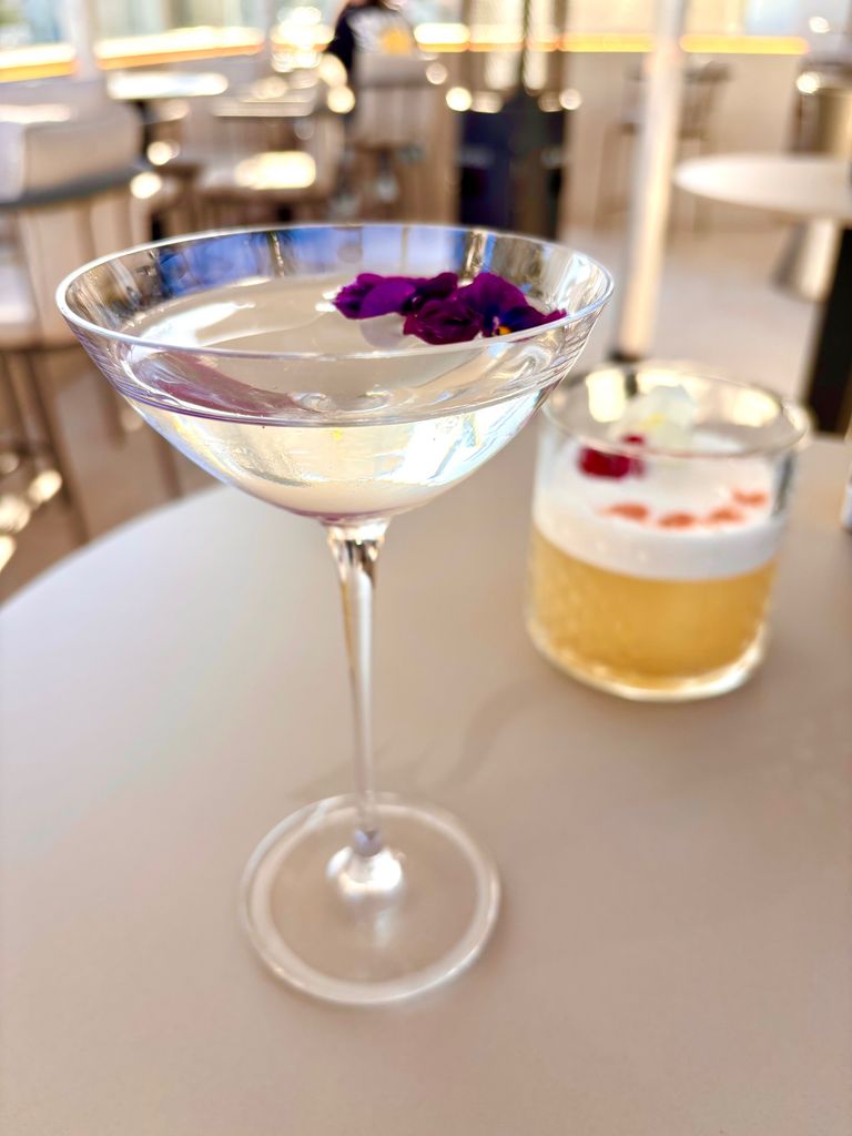 En el rooftop Aleph del Hotel Olom hacen cócteles que son auténtica 'cocina líquida' para extraer el máximo de sabores y aromas.