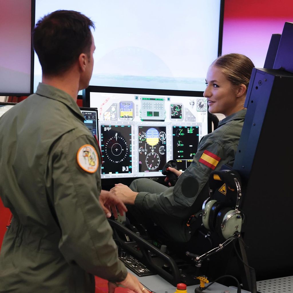 La princesa Leonor ya estuvo al frente de un simulador de vuelo.