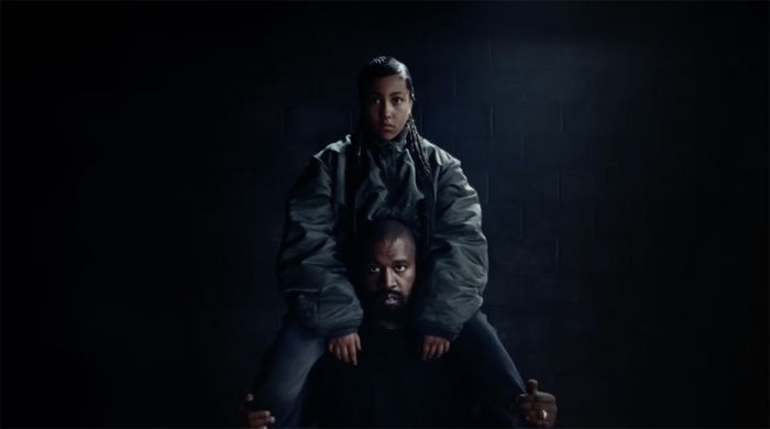 Kanye West y su hija North West en el vídeo del rapero