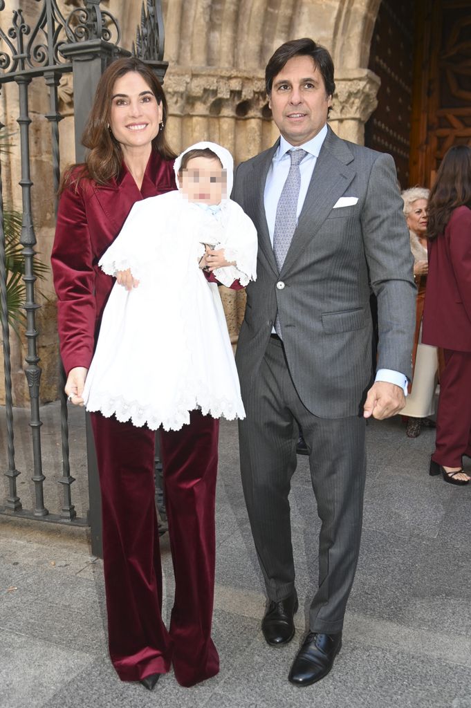 Lourdes Montes y Fran Rivera en el bautizo de su hijo Nicolás, celebrado el 28 de noviembre de 2025 en Sevilla