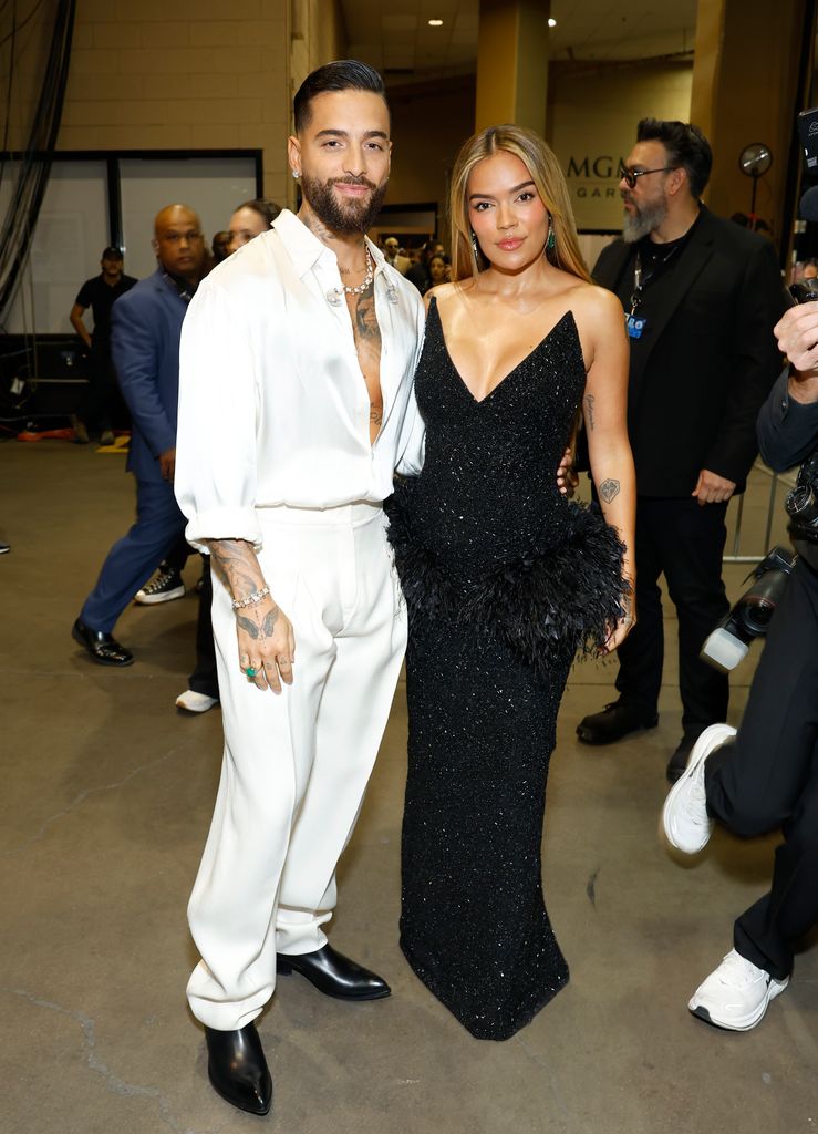 ¡Poder colombiano! Karol G posó con Maluma en el backstage.