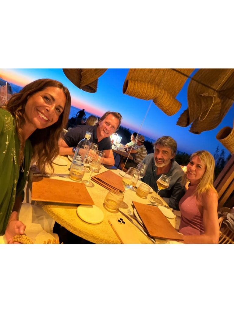 Durante su estancia en Cádiz, la presentadora también coincidió con su gran amiga Patricia Cerezo y su marido, Kiko Gámez,