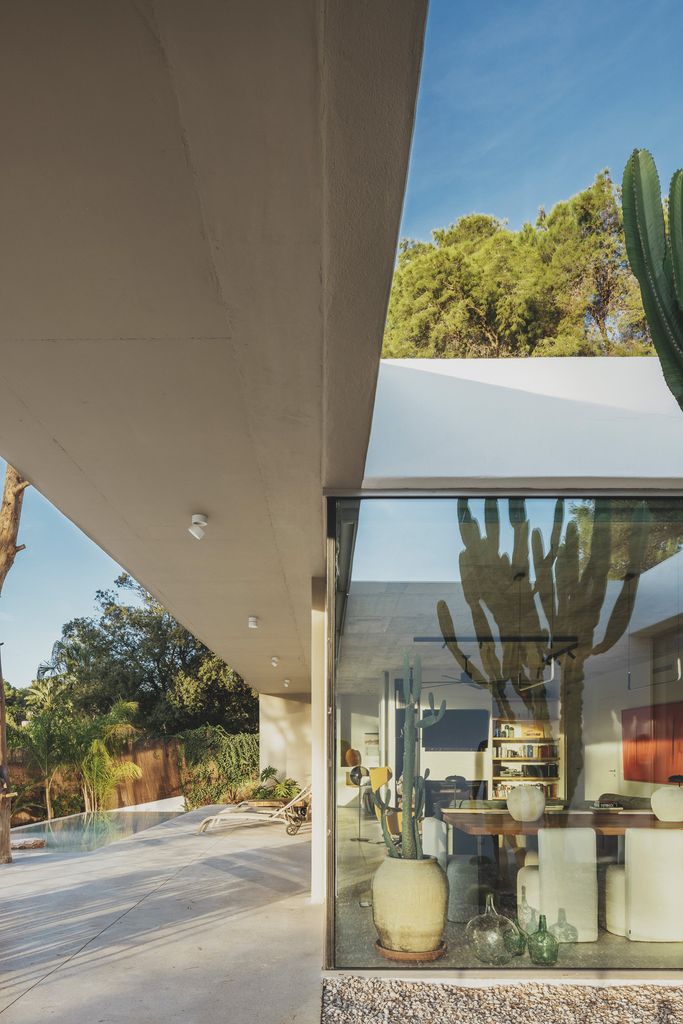 Casa con fachada de cristal