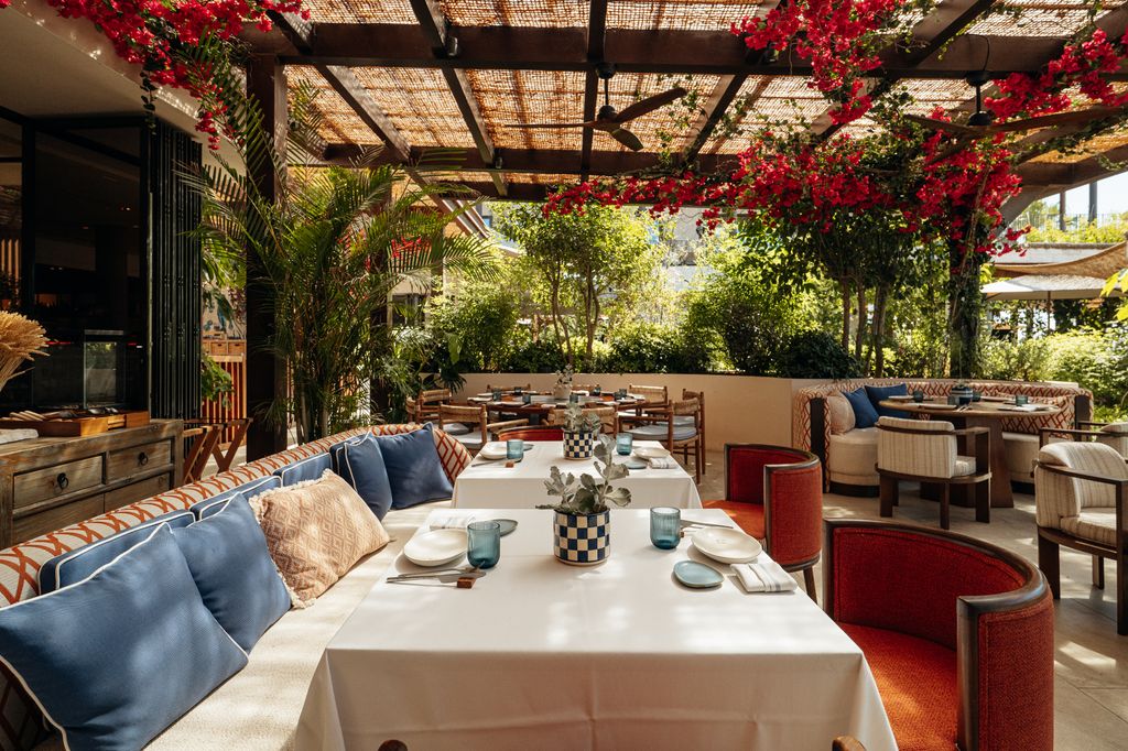 Mar de Sazzon ofrece una cocina andaluza contemporánea.