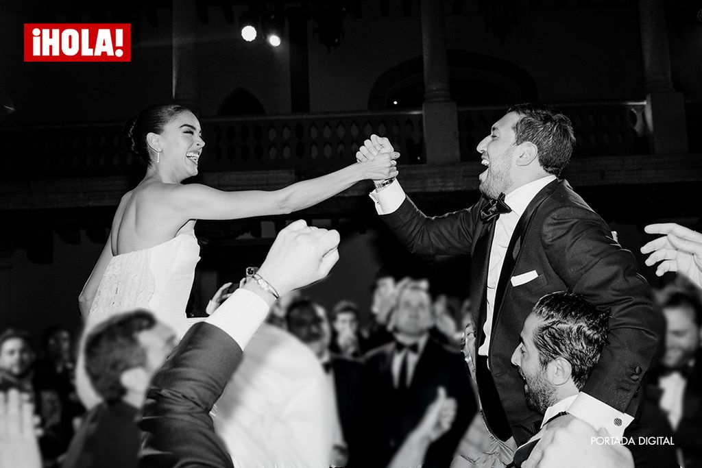 Fotos: AGBA WEDDINGS | Vestido: Lorena Formoso | Pendientes y alianzas: Rabat | Makeup: Sisley | Flores: Granada