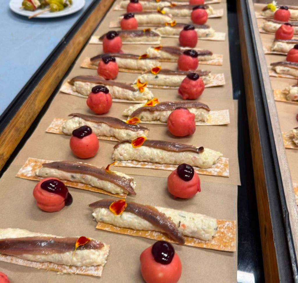 Marinera murciana y bombón de queso al vino de Jumilla, de Local de Ensayo