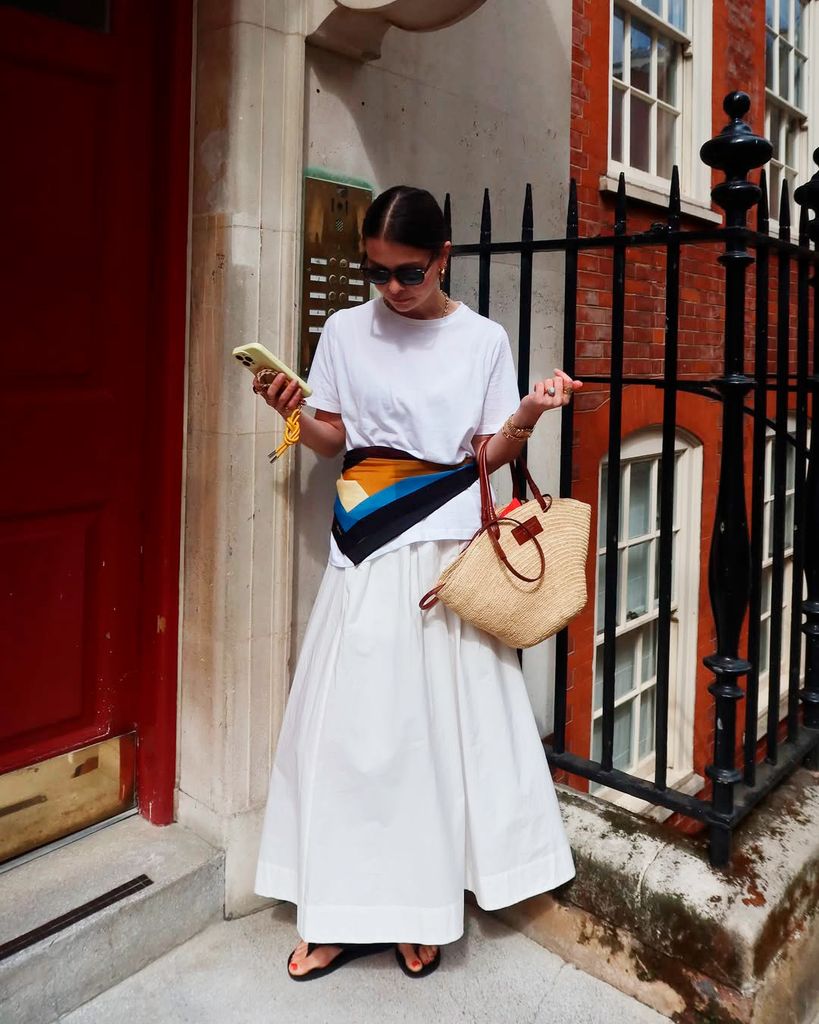 Total look blanco con pañuelo