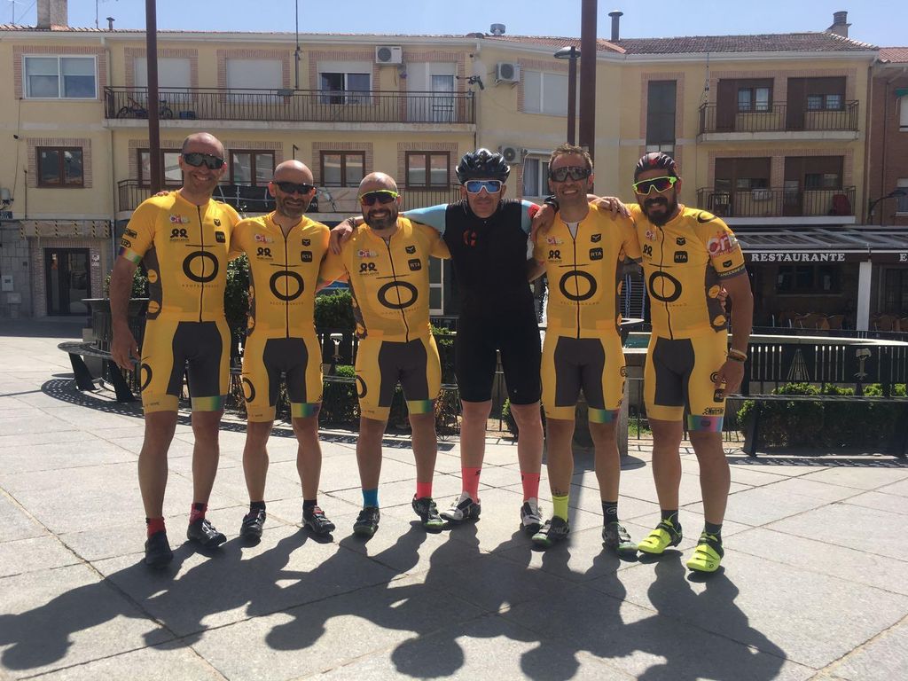 El equipo de Cris contra el Cáncer que compitió en la Titan Desert